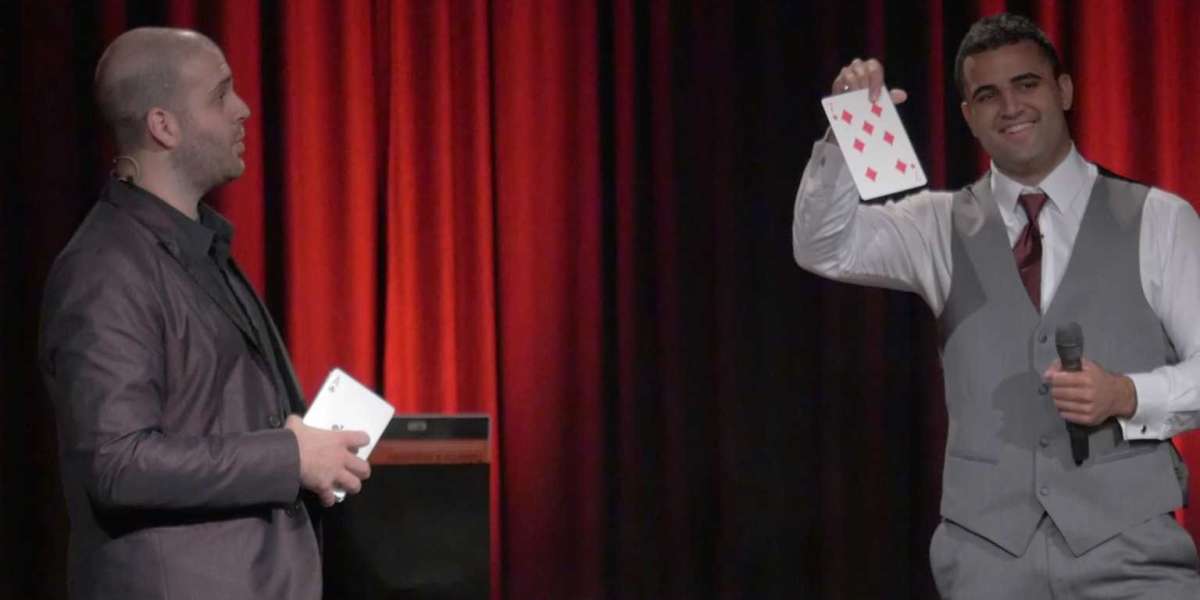 How a Corporate Magician Can Make Your Holiday Party Unforgettable