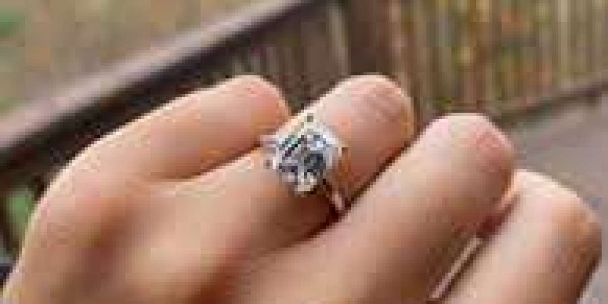 White Gold Emerald Engagement Rings That Define Classic Romance