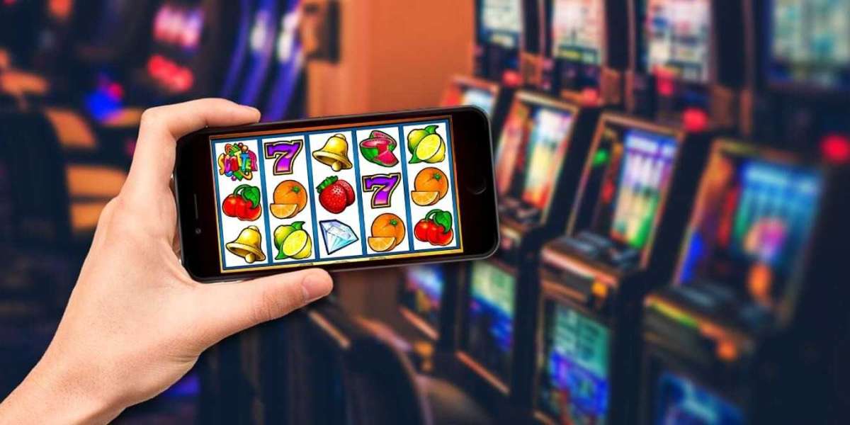 Understanding the Mechanics Behind Online Slot Games