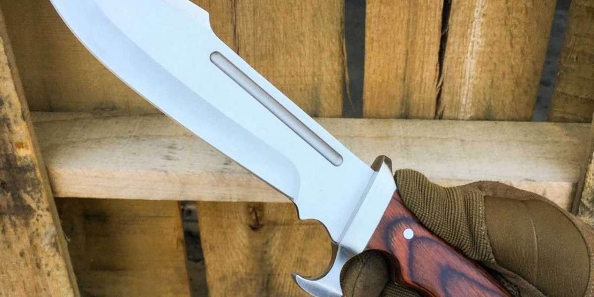Fixed Blade Hunting Knives: Why They Are Essential for Your Next Hunt